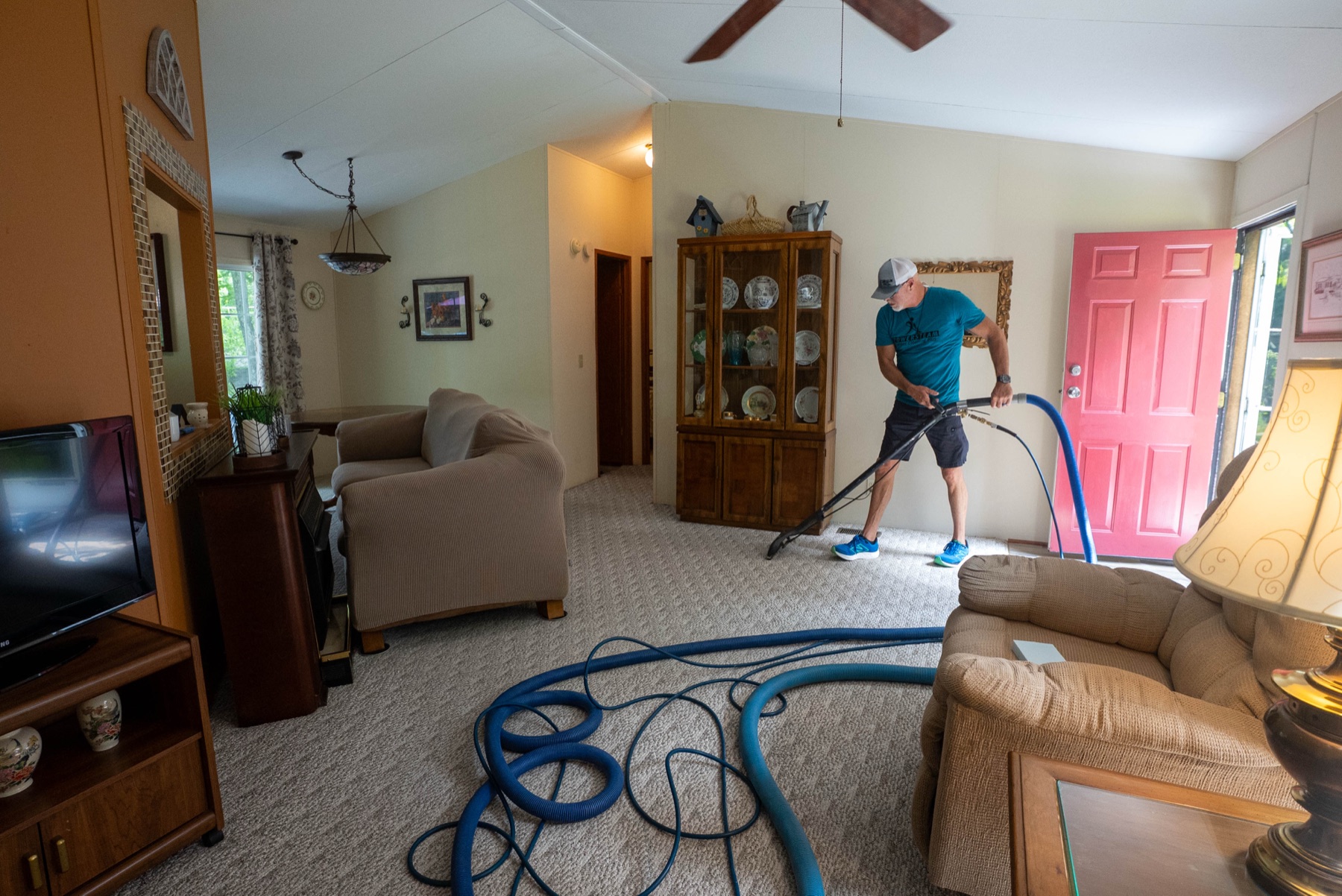 PowerSteam technician steam cleaning carpet in a customer's home